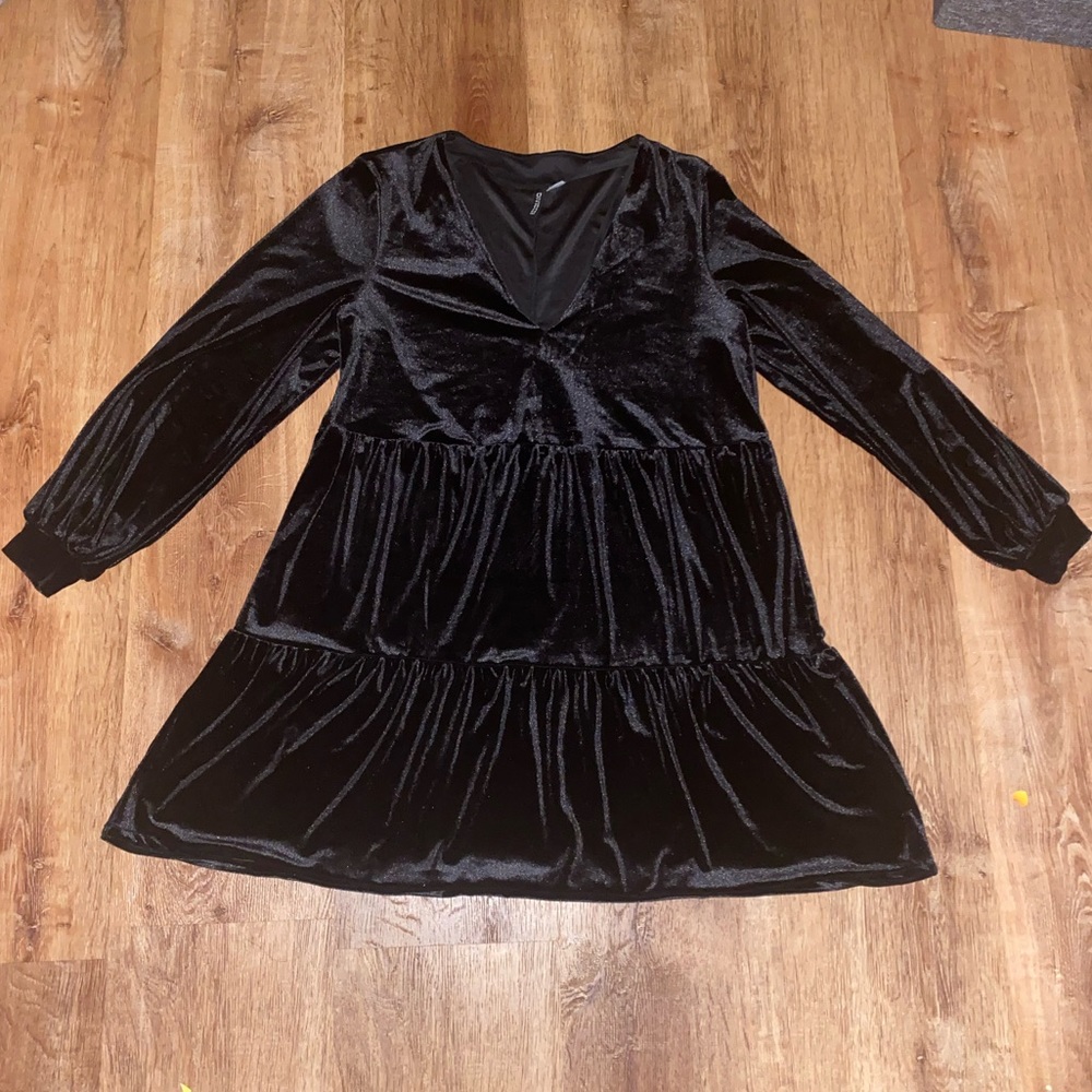 Women’s Black Velvet Dress from H&M